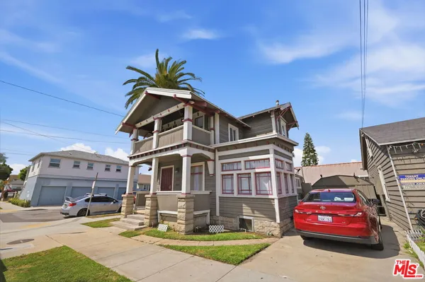 $879,000 | 201 East Eagle Street, Long Beach, CA 90806