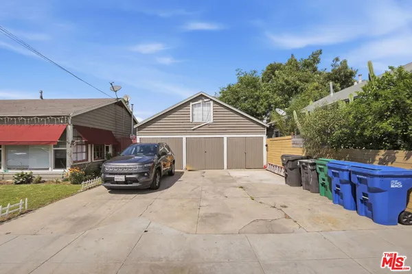 a house view with a outdoor space
