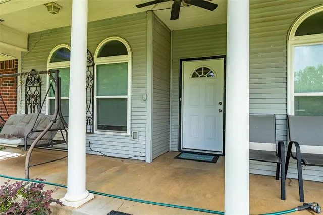 a view of an outdoor space