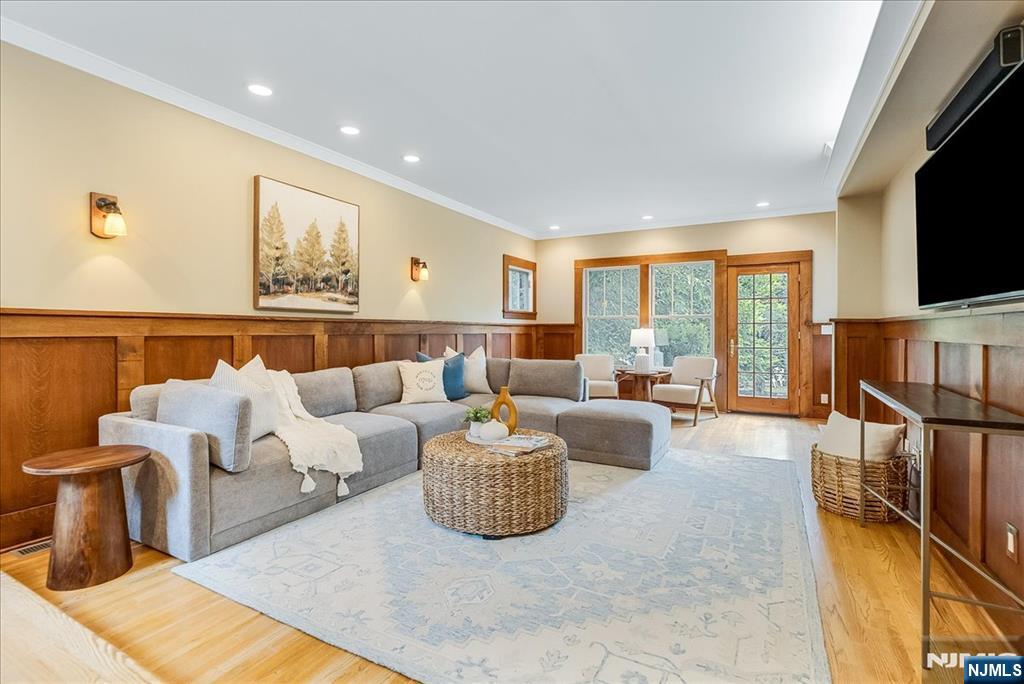 44 Dodd Street Montclair, NJ 07042 - Photo 5 of 50 Gallery Image 5