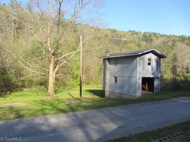 441 Caseys Branch Road Purlear, NC 28665 - Photo 10 of 13 Storage Building