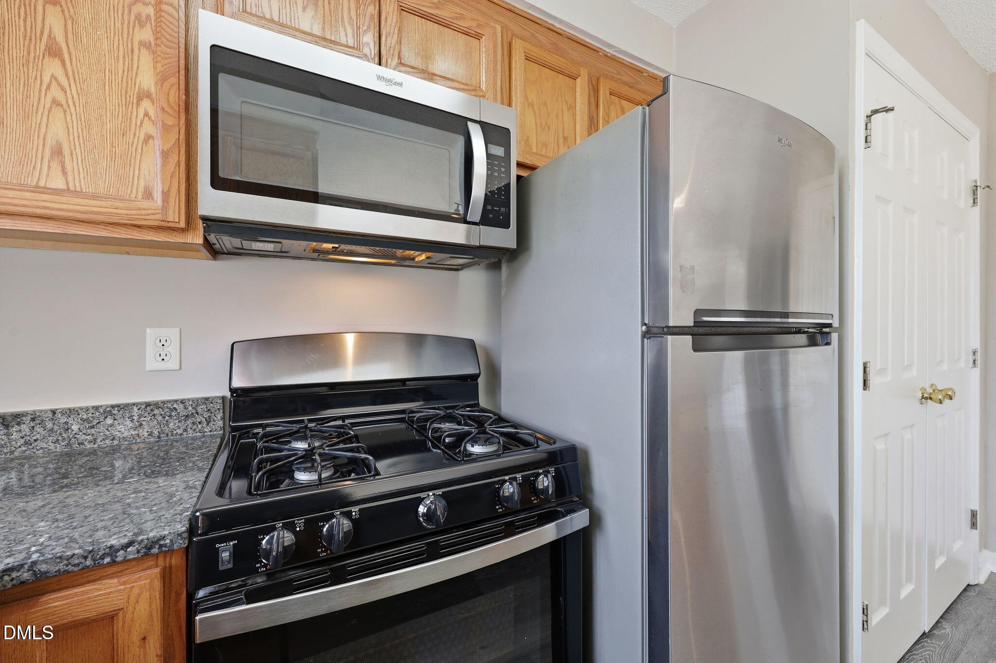 145 Jones Franklin Road, Unit D Raleigh, NC 27606 - Photo 7 of 23 a stove top oven sitting inside of a kitchen