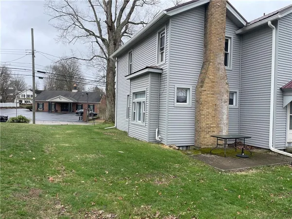 a view of a house with a yard