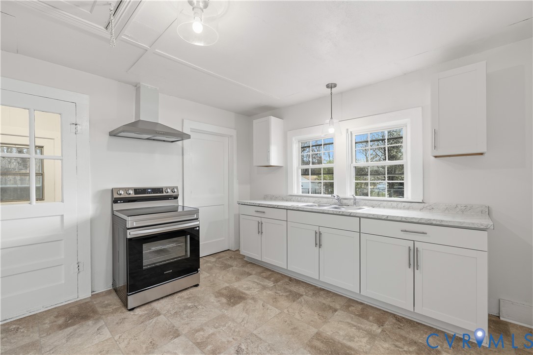 239 Brunswick Road Emporia, VA 23847 - Photo 18 of 22 Modern kitchen featuring a stainless steel range w