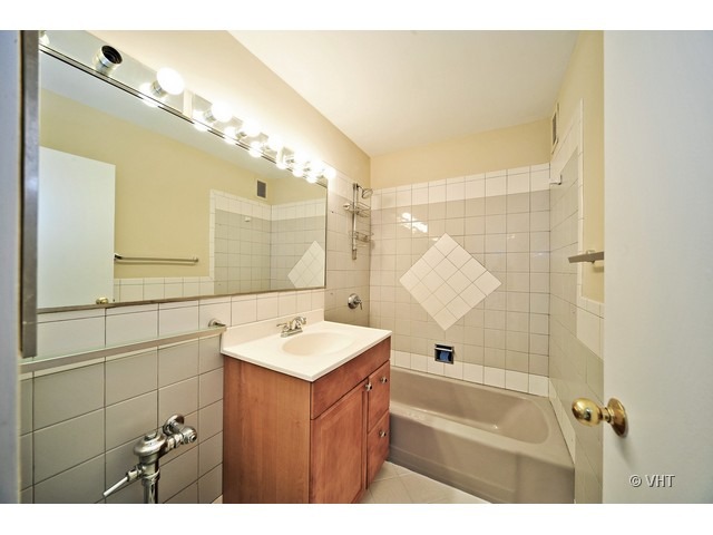 30 East Elm Street, Unit 14A Chicago, IL 60611 - Photo 8 of 12