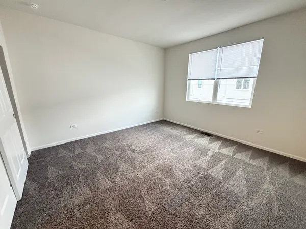 $2,700 | 4181 Chelsea Mnr Circle, Aurora, IL 60504