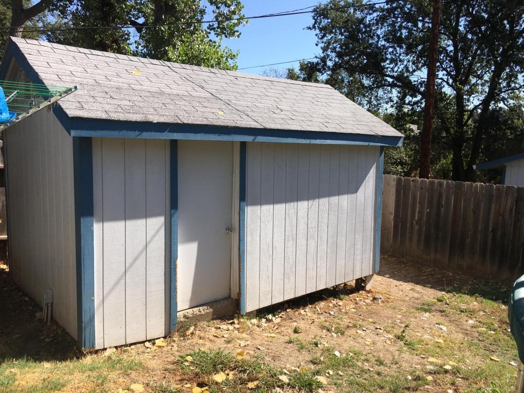2801 Henderson Road Redding, CA 96002 - Photo 24 of 26 a backyard of a house