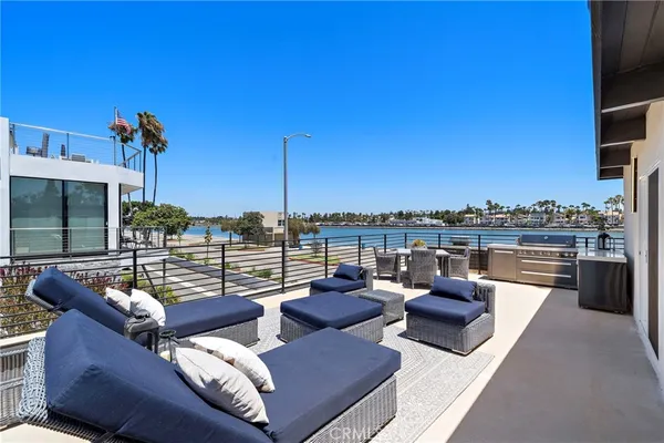 $1,899,000 | 339 La Verne Avenue, Long Beach, CA 90803