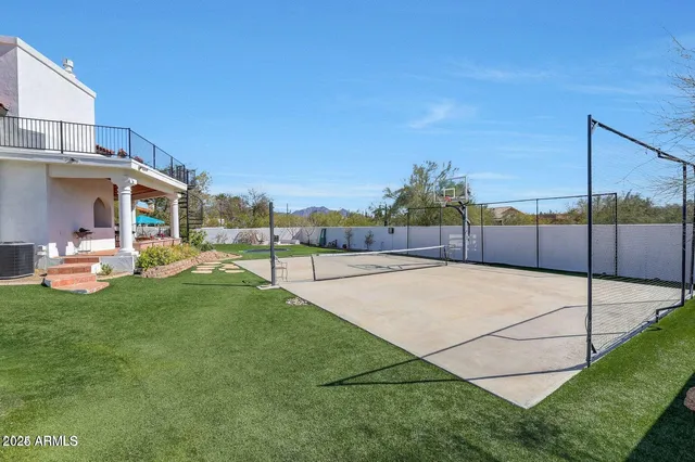 a view of a garden with lawn chairs
