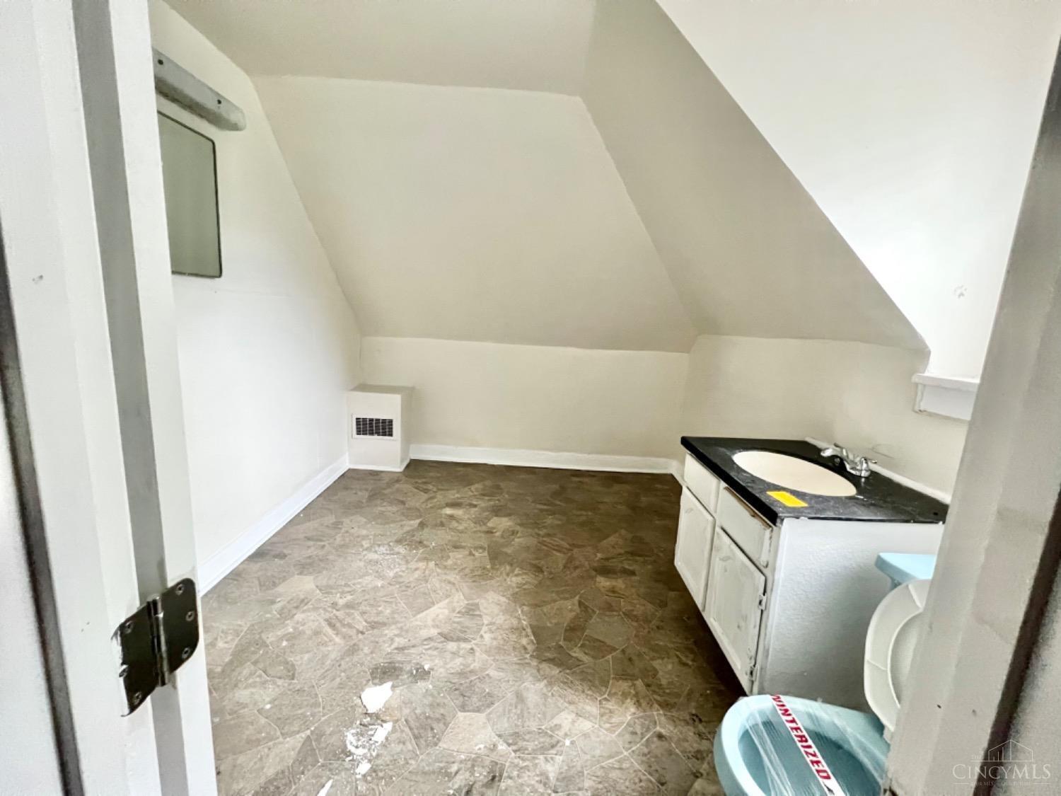 846 Ridgeway Avenue Cincinnati, OH 45229 - Photo 18 of 20 Gallery Image 18