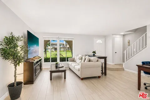 $625,000 | 24249 La Glorita Circle, Newhall, CA 91321
