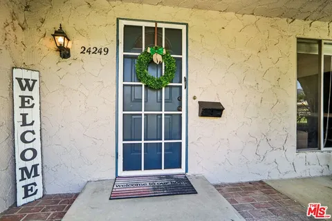 $625,000 | 24249 La Glorita Circle, Newhall, CA 91321