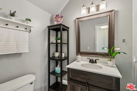 $625,000 | 24249 La Glorita Circle, Newhall, CA 91321