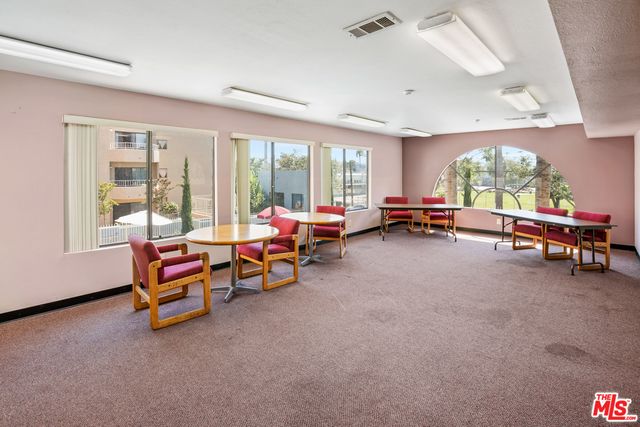 $370,000 | 550 Orange Avenue, Unit 325, Long Beach, CA 90802