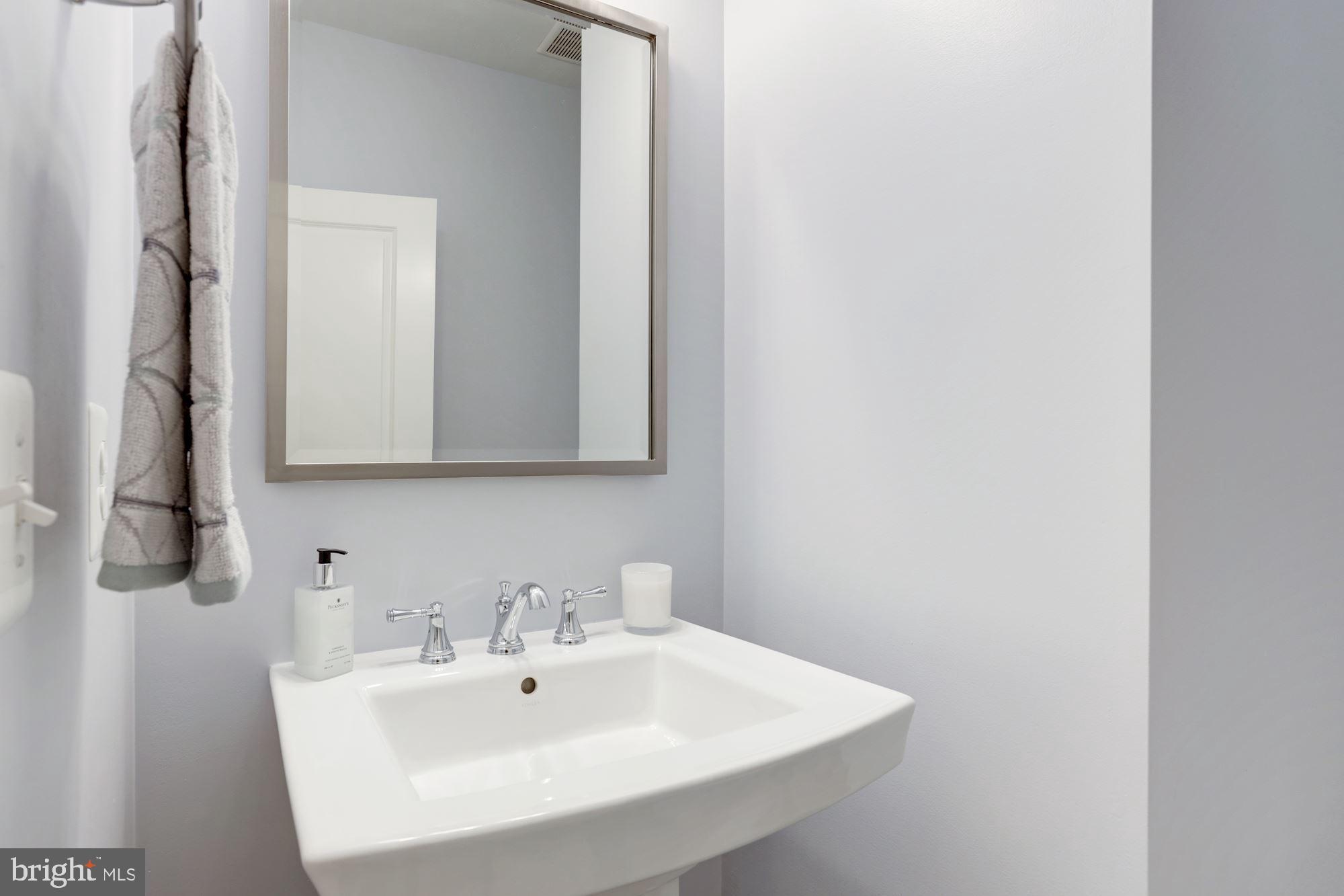 1902 Valley Wood Road McLean, VA 22101 - Photo 19 of 46 Powder Room