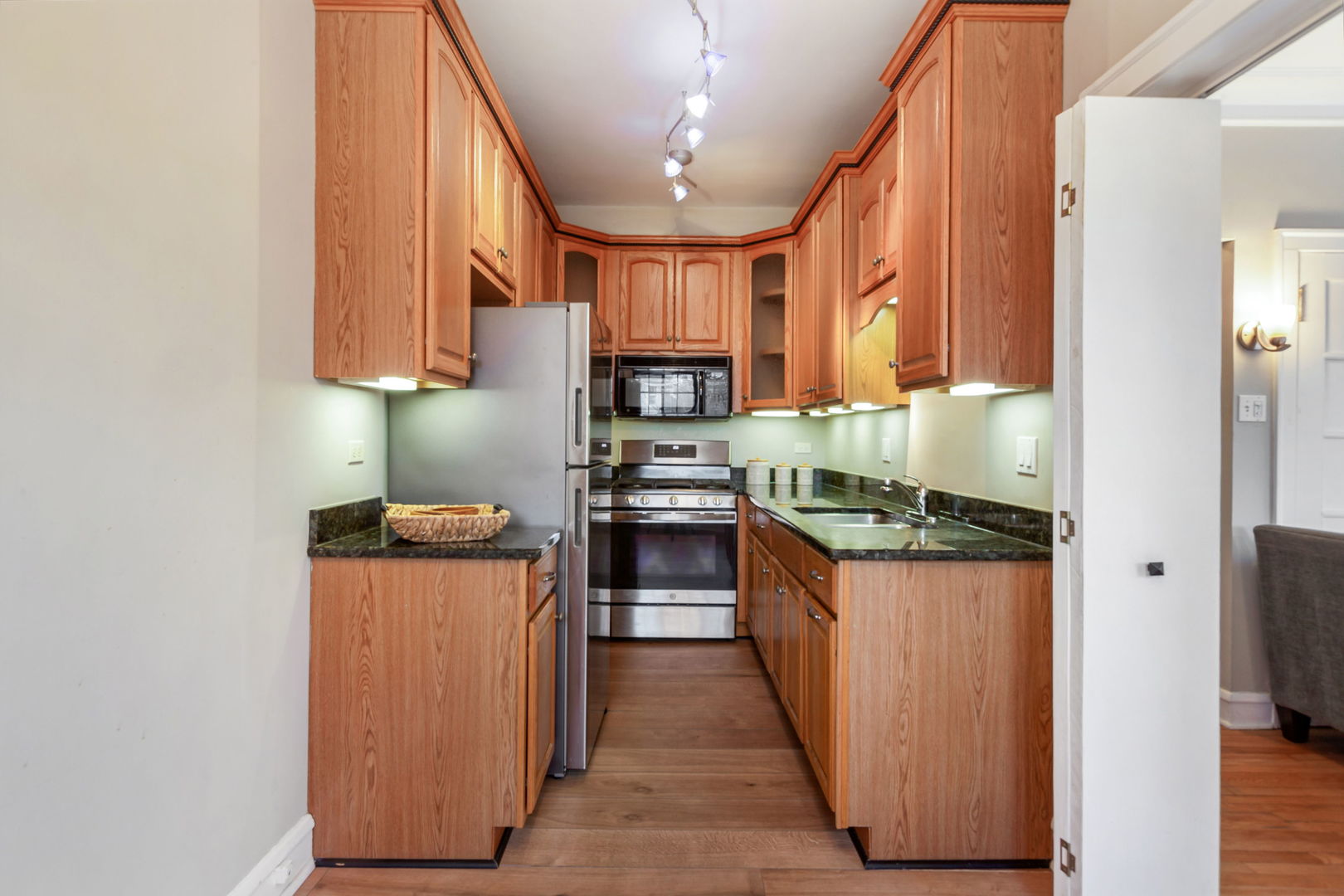 734 Noyes Street, Unit O2 Evanston, IL 60201 - Photo 16 of 24 Gallery Image 16