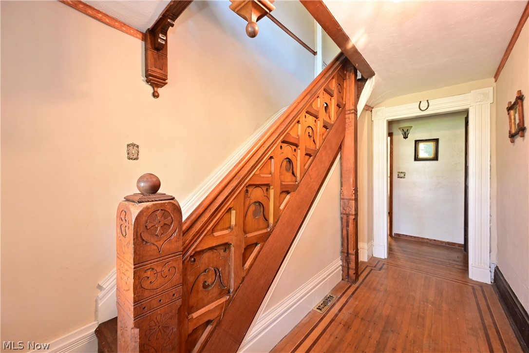 11400 West Lake Road Vermilion, OH 44089 - Photo 23 of 34 Stairwell Front