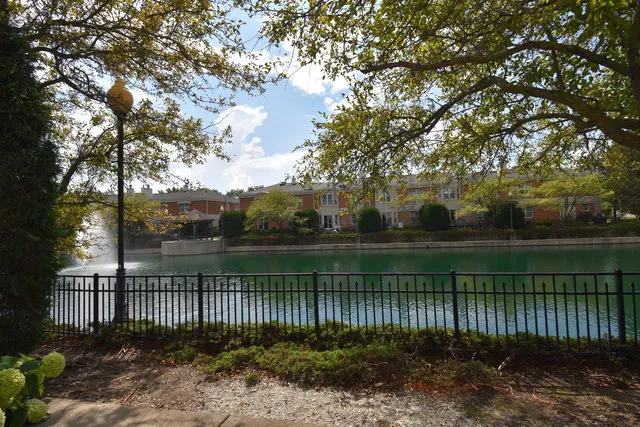 $3,500 | 366 Town Pl Circle, Unit 366, Buffalo Grove, IL 60089