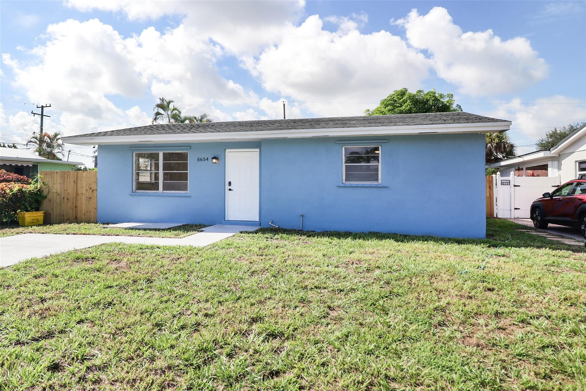 5654 Papaya Road West Palm Beach, FL 33413 - Photo 2 of 13 Photo 2