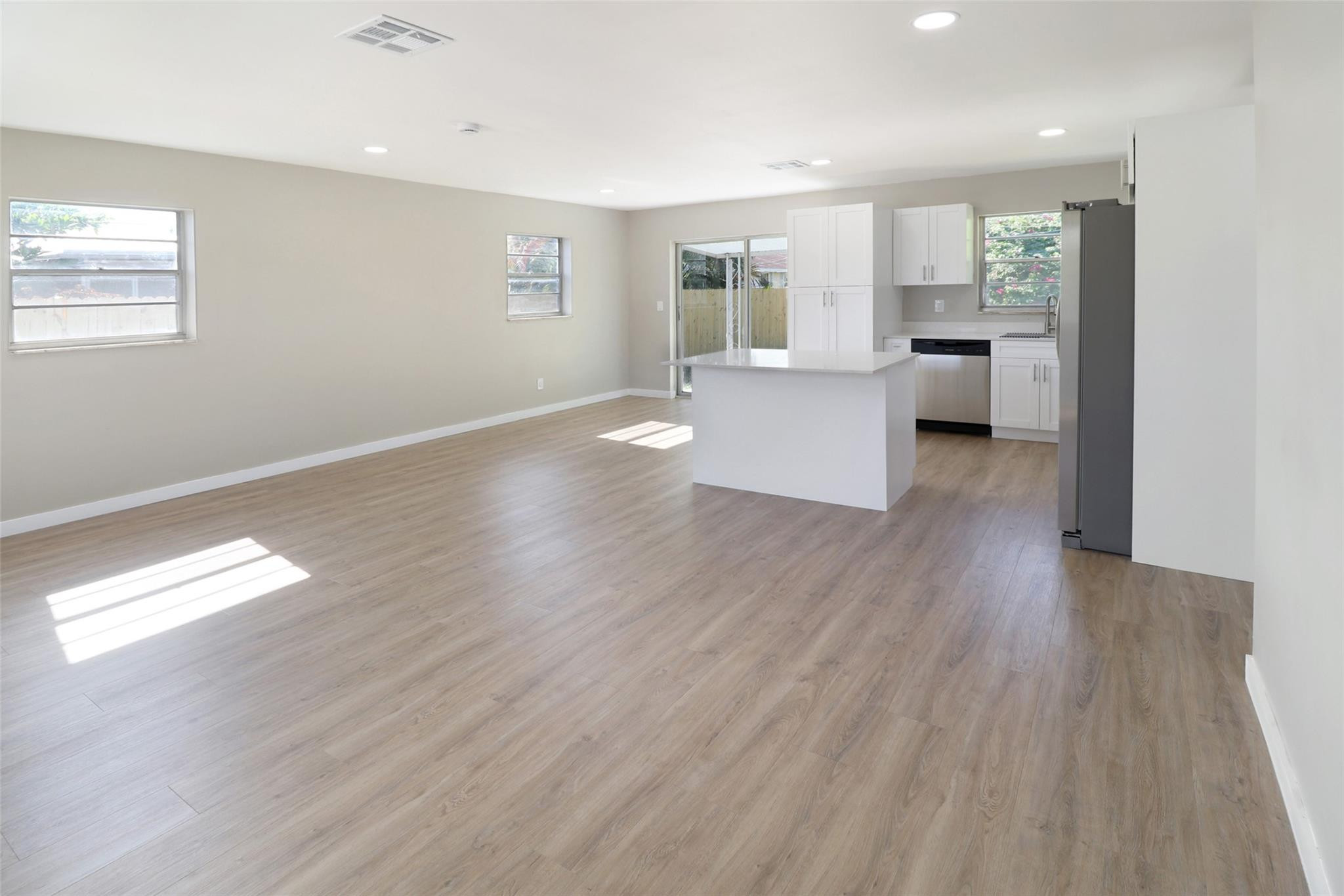 5654 Papaya Road West Palm Beach, FL 33413 - Photo 3 of 13 Photo 3