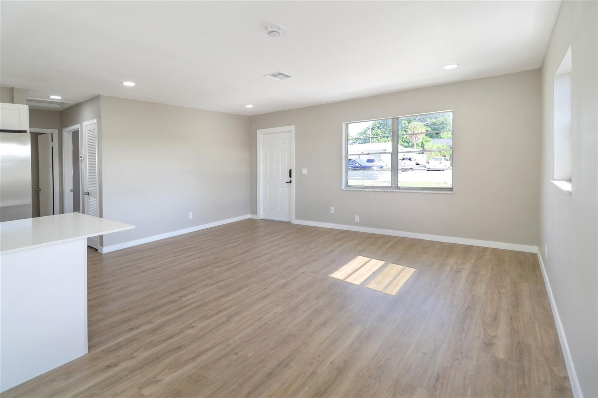 5654 Papaya Road West Palm Beach, FL 33413 - Photo 4 of 13 Photo 4