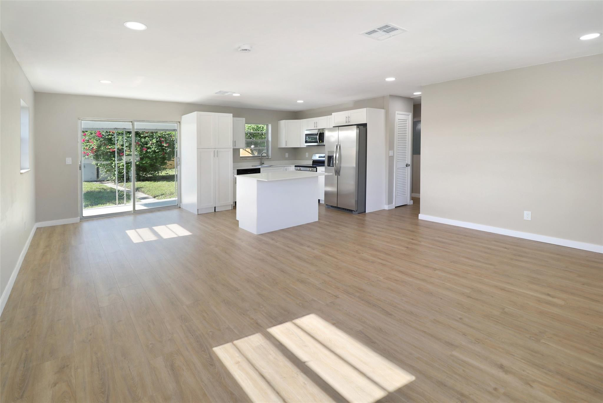 5654 Papaya Road West Palm Beach, FL 33413 - Photo 5 of 13 Photo 5