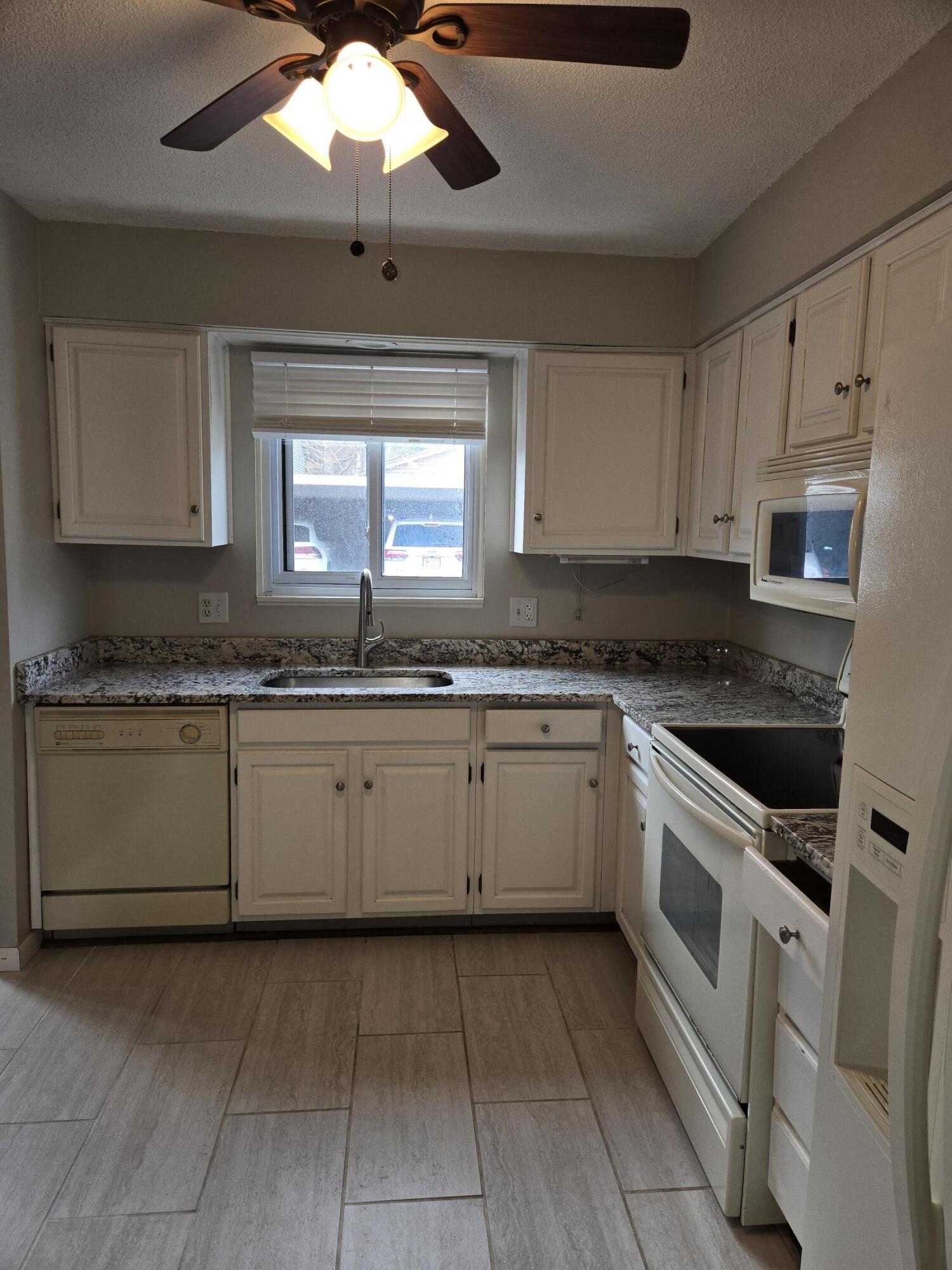 1512 Normandy Road, Unit 105 Clawson, MI 48017 - Photo 11 of 35 20260310_132223