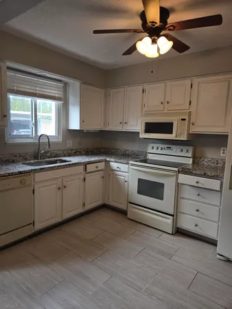 $199,900 | 1512 Normandy Road, Unit 105, Clawson, MI 48017