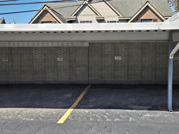 $199,900 | 1512 Normandy Road, Unit 105, Clawson, MI 48017