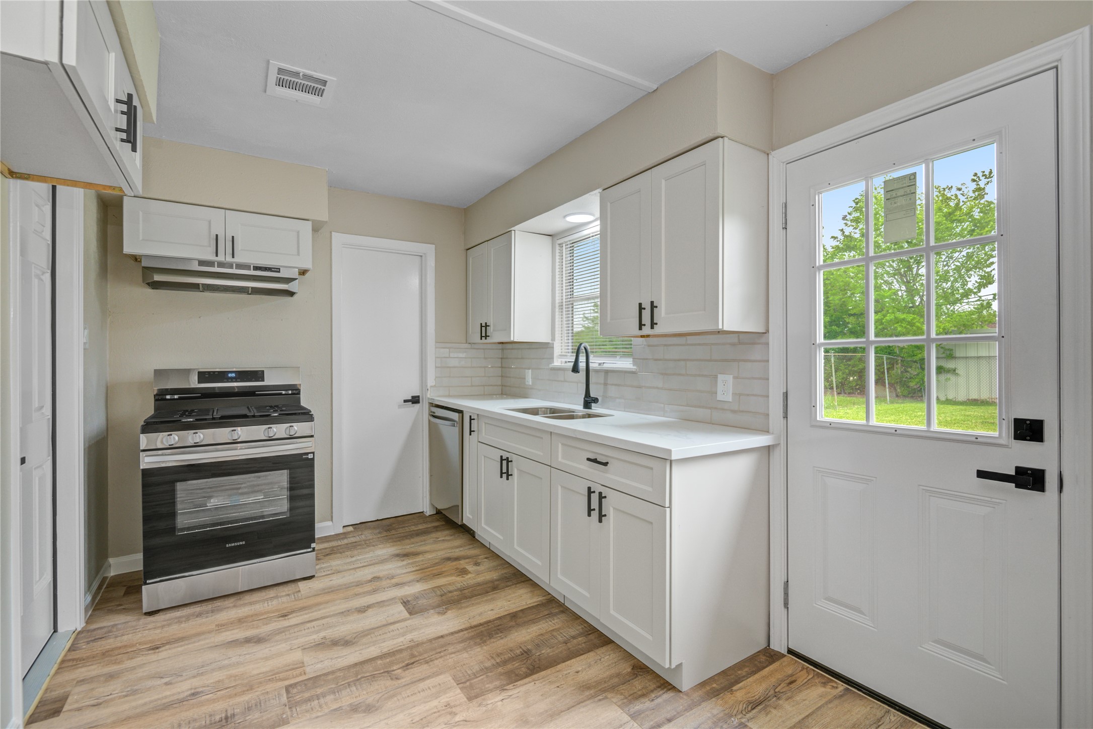 10611 Leitrim Way Houston, TX 77047 - Photo 21 of 28
