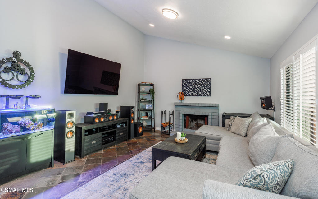 2128 Tremont Avenue Simi Valley, CA 93063 - Photo 4 of 47