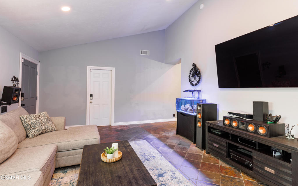 2128 Tremont Avenue Simi Valley, CA 93063 - Photo 5 of 47