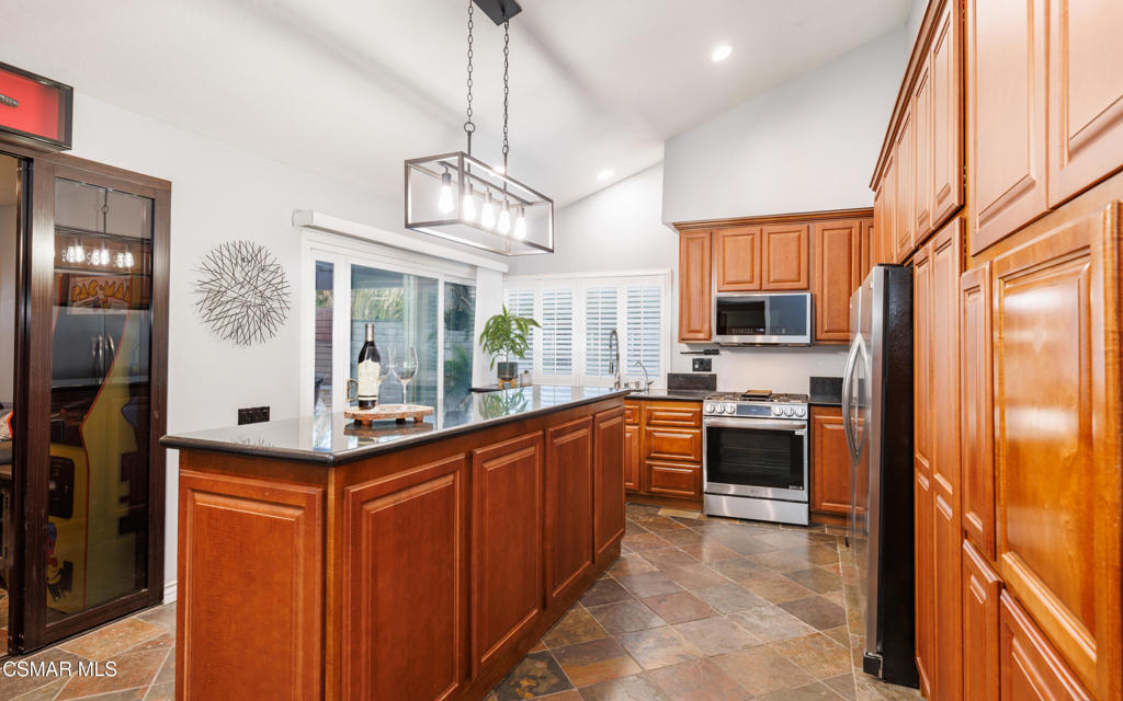 2128 Tremont Avenue Simi Valley, CA 93063 - Photo 7 of 47