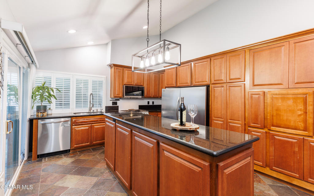 2128 Tremont Avenue Simi Valley, CA 93063 - Photo 8 of 47