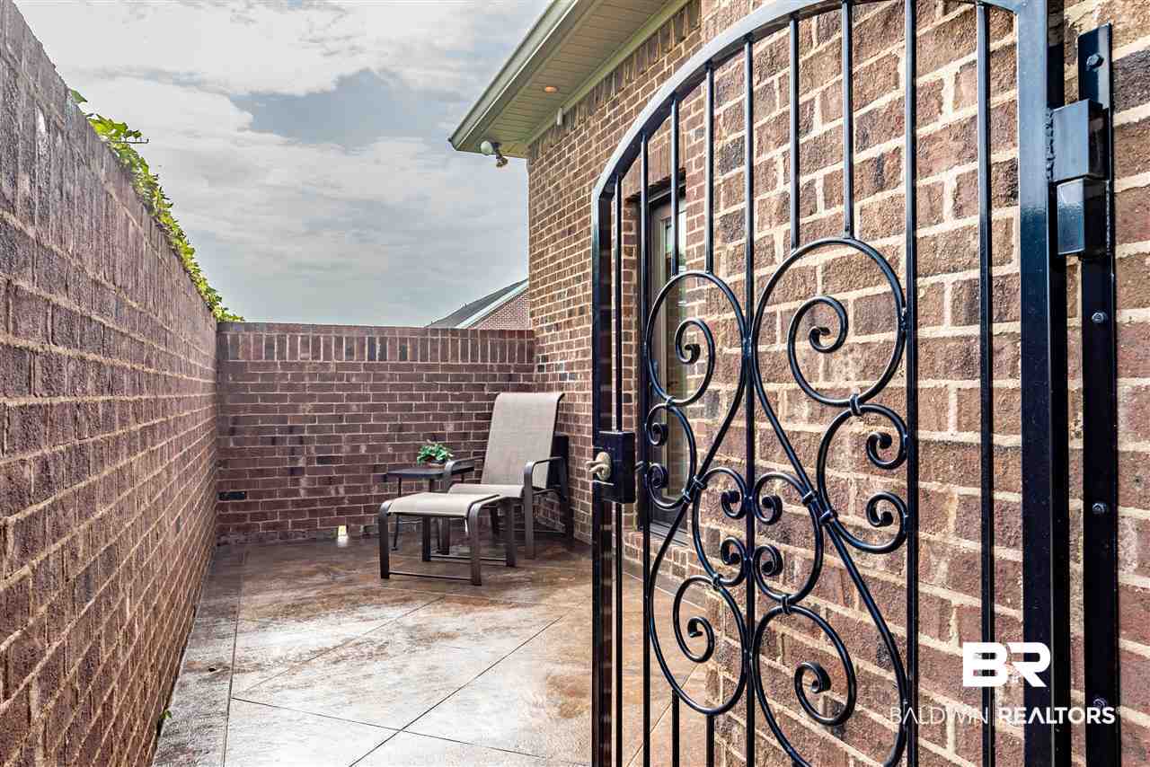 9337 Thoroughbred Run Fairhope, AL 36532 - Photo 21 of 38 Master Courtyard