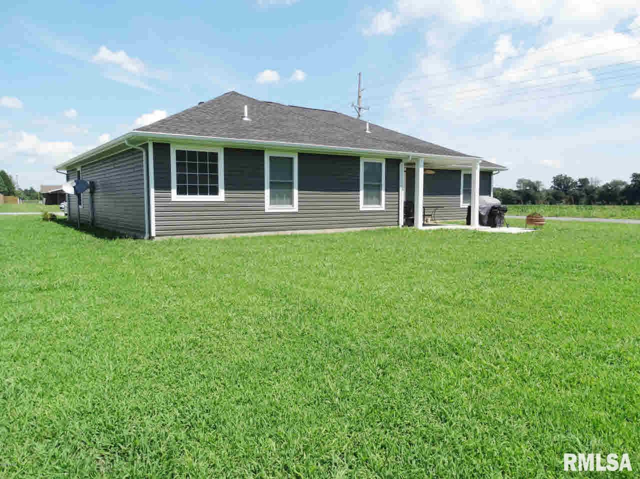 1808 Dynasty Road Herrin, IL 62948 - Photo 9 of 31
