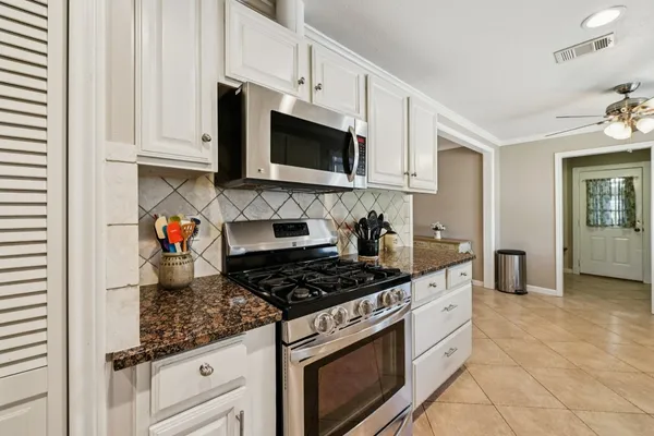 $570,000 | 13917 Country Side Street, Santa Fe, TX 77517