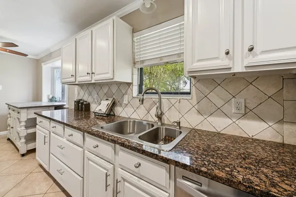 $570,000 | 13917 Country Side Street, Santa Fe, TX 77517