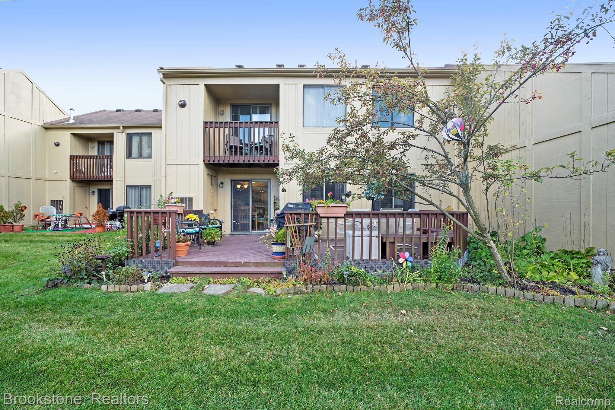2285 Rochelle Park Drive, Unit 122 Rochester, MI 48309 - Photo 10 of 32 017A1093.jpg