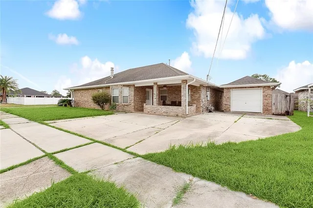 $280,000 | 600 East Josephine Street, Chalmette, LA 70043