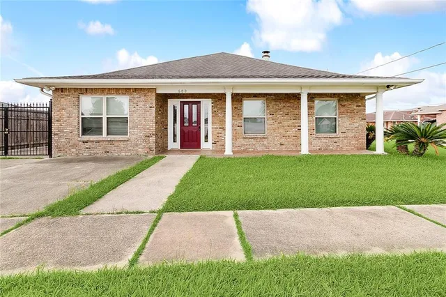 $280,000 | 600 East Josephine Street, Chalmette, LA 70043