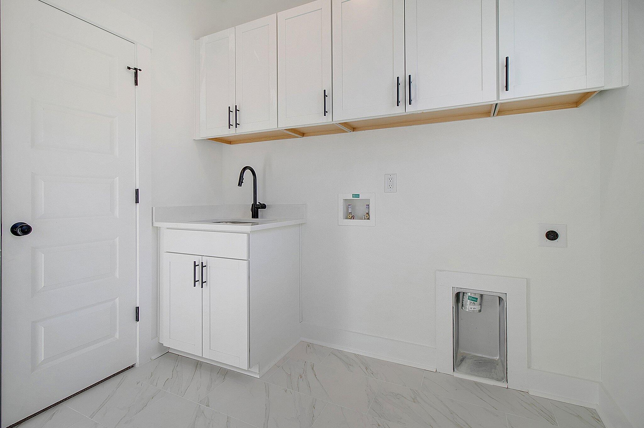 825 Society Road McClellanville, SC 29458 - Photo 23 of 31 Laundry Room with Sink