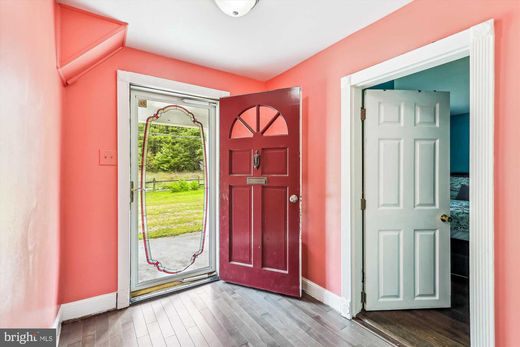 9502 Brandywine Road Clinton, MD 20735 - Photo 5 of 21 an entryway with a livingroom