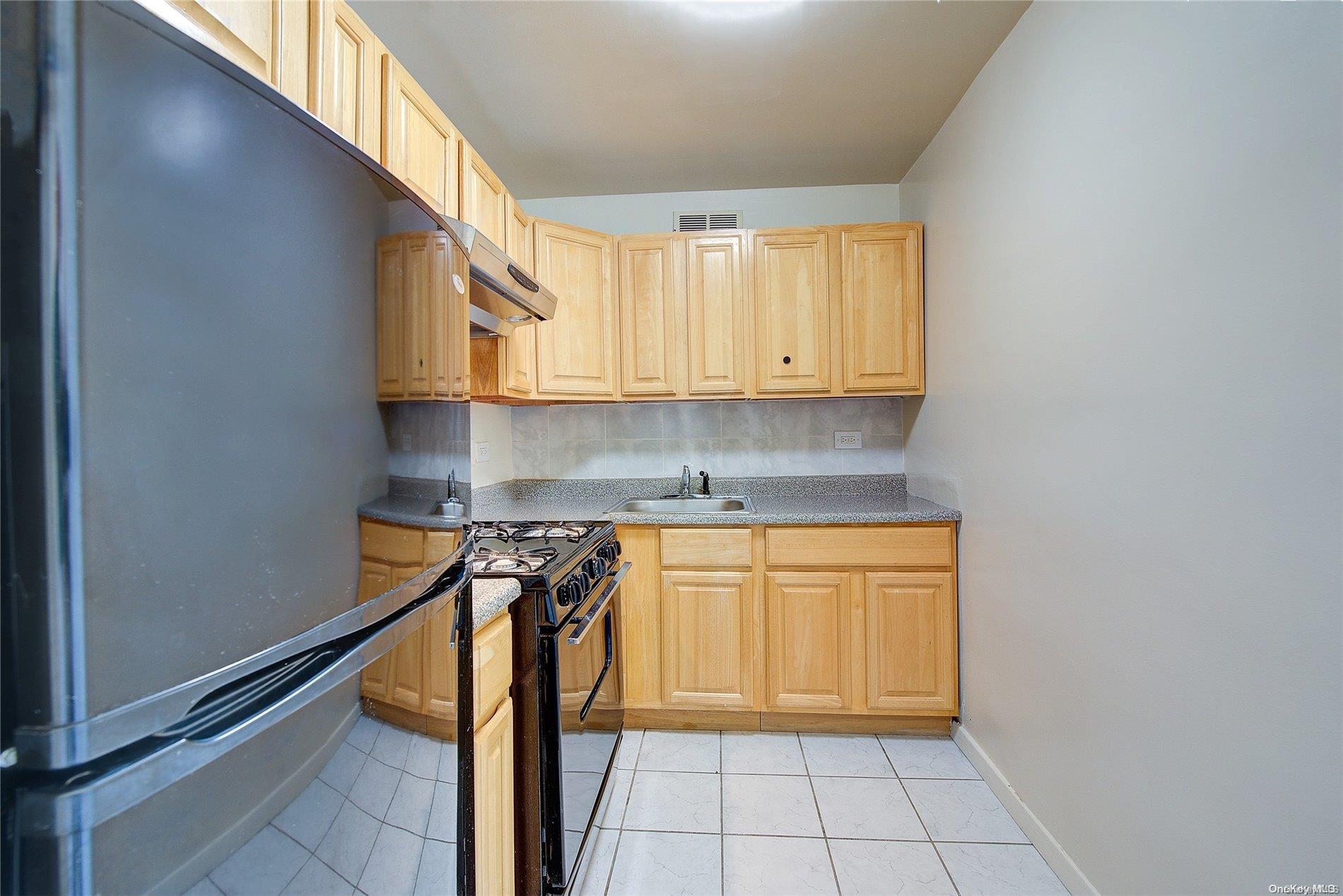 102-10 66th Road, Unit 8G Queens, NY 11375 - Photo 11 of 21 Gallery Image 11