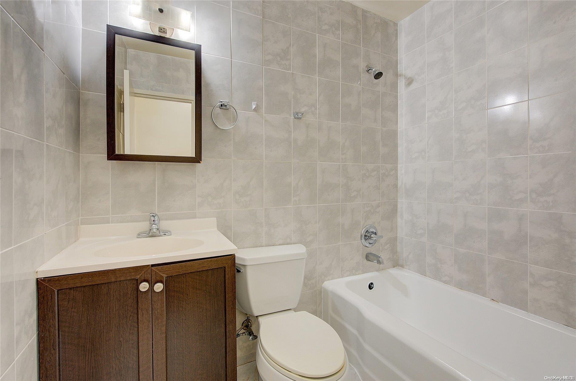 102-10 66th Road, Unit 8G Queens, NY 11375 - Photo 13 of 21 Gallery Image 13