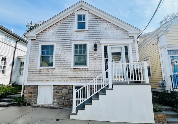 $2,600 | 39 Pope Street, Newport, RI 02840