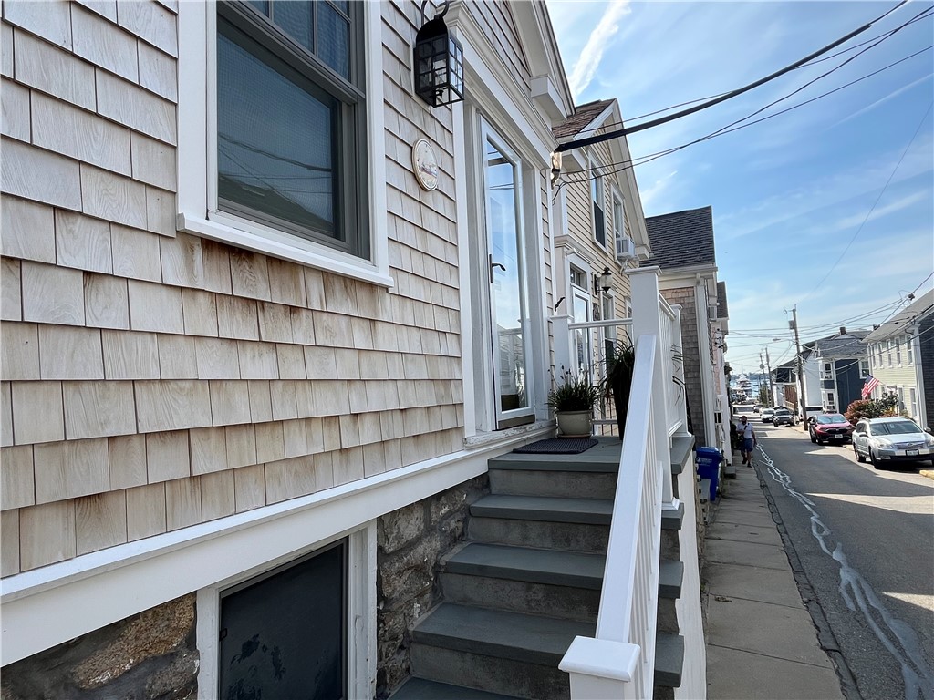 39 Pope Street Newport, RI 02840 - Photo 2 of 26