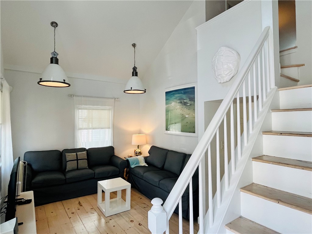 39 Pope Street Newport, RI 02840 - Photo 3 of 26