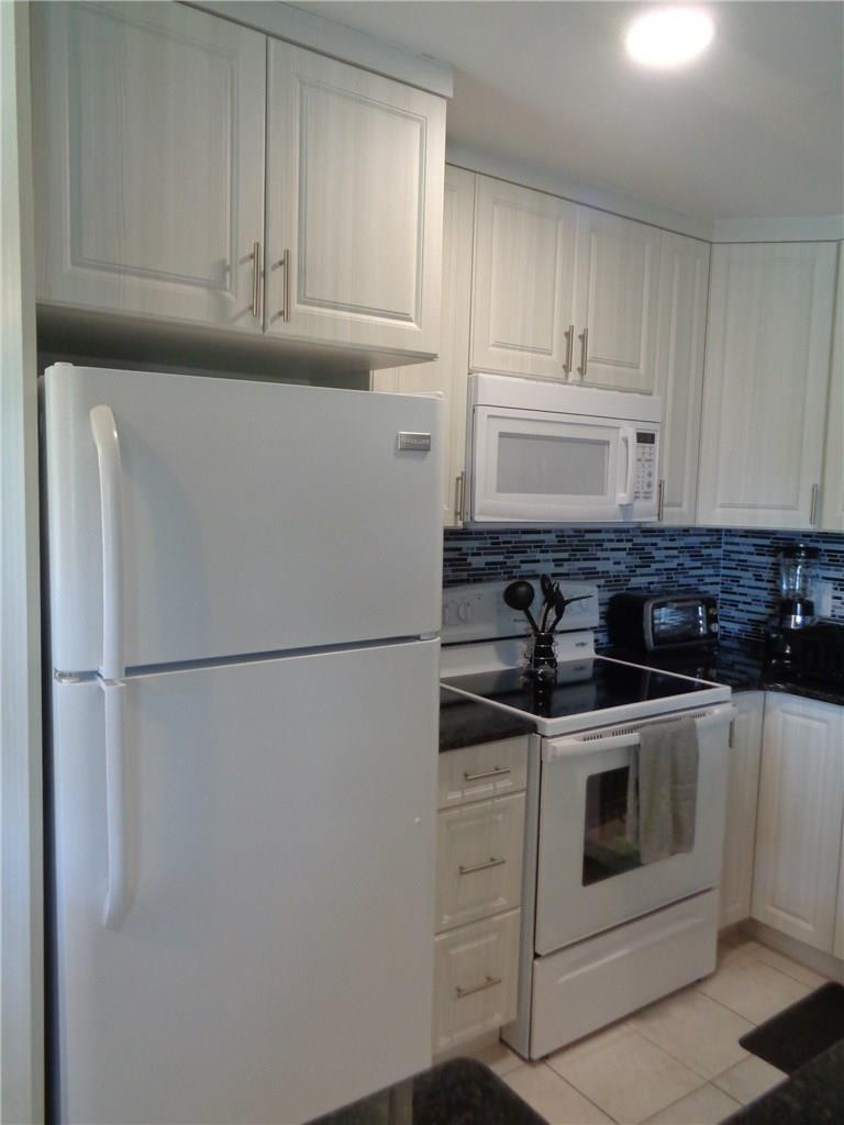 390 Markham R, Unit 390 Deerfield Beach, FL 33442 - Photo 10 of 25 Photo 10