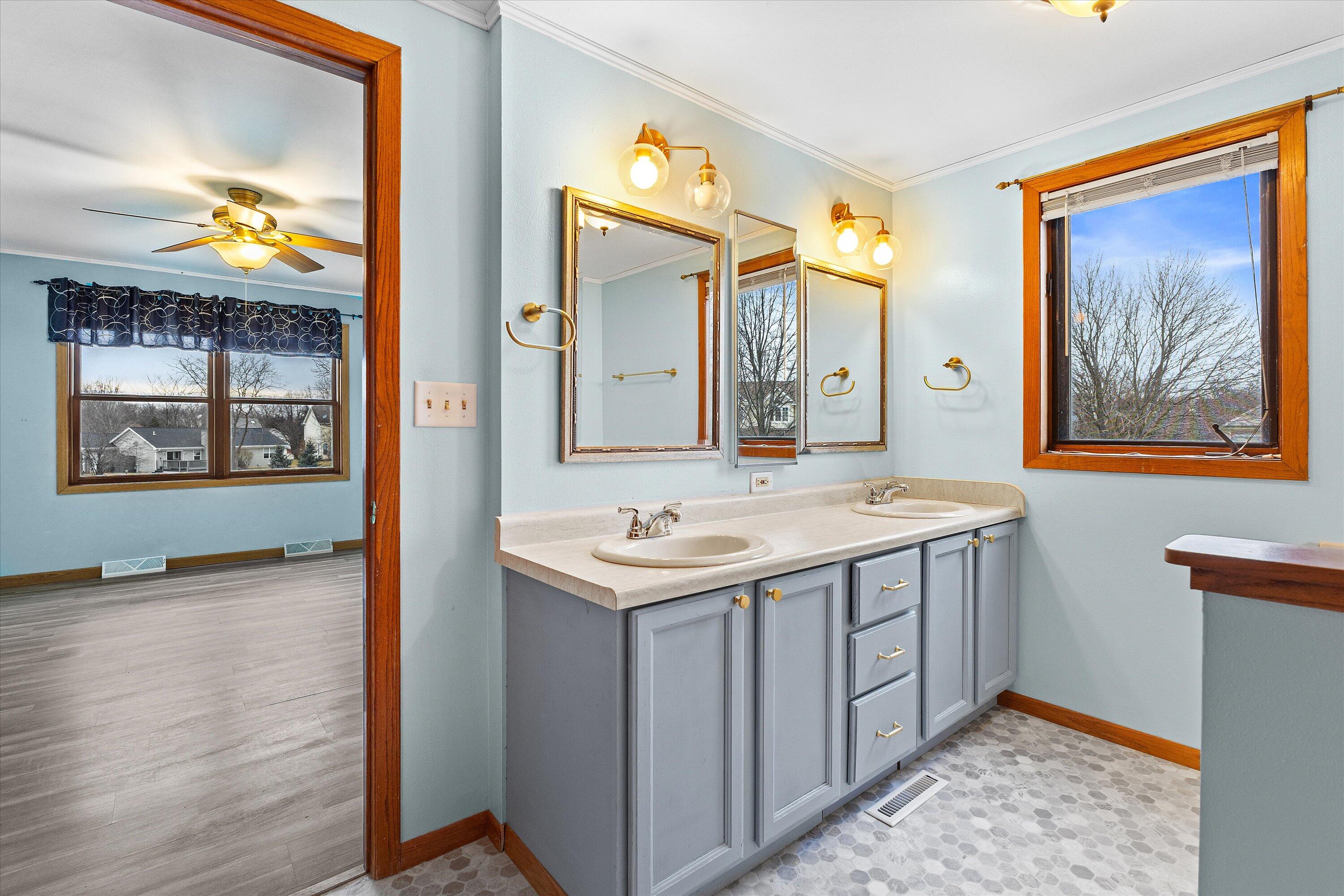 20530 84th Place Bristol, WI 53104 - Photo 16 of 36 Primary Bedroom - Full Bathroom